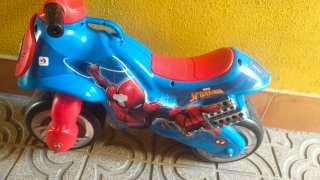 Moto correpasillos Spiderman
