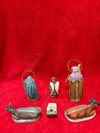 Nacimiento de Barro  lienzado + angel antiguo