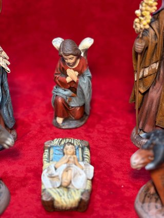 Nacimiento de Barro  lienzado + angel antiguo