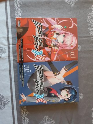 Mangas uno y dos de Darling in the Franxx.