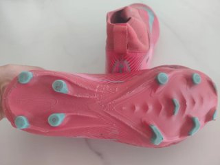 Botas de fútbol Nike rosas y turquesa