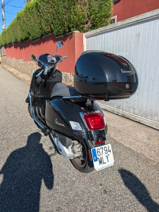 Vespa GTS 125 Negra