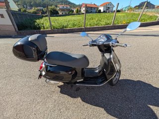 Vespa GTS 125 Negra