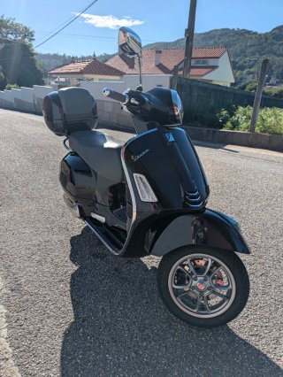 Vespa GTS 125 Negra