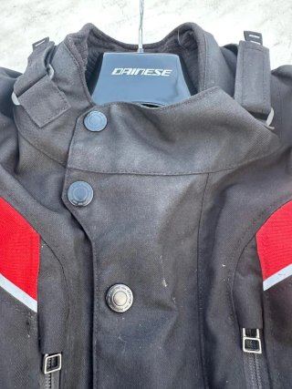 Chaqueta y pantalón moto Dainese