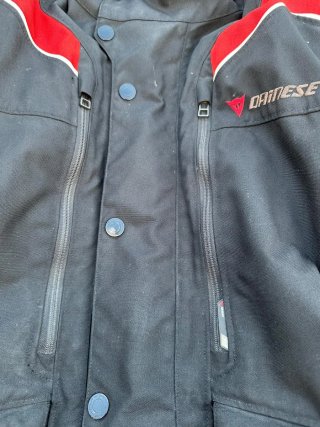 Chaqueta y pantalón moto Dainese