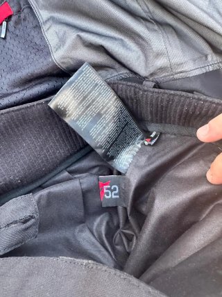 Chaqueta y pantalón moto Dainese