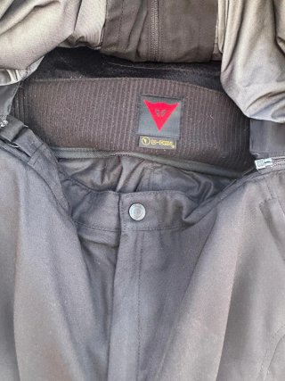 Chaqueta y pantalón moto Dainese
