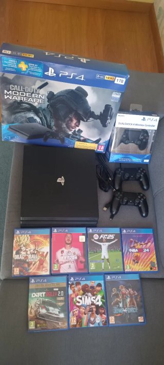 PS4 (PlayStation 4) Negra + 7 Juegos