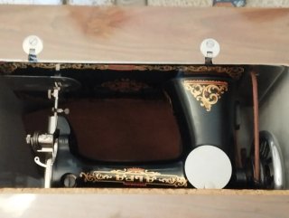 Maquina de coser antigua Alfa