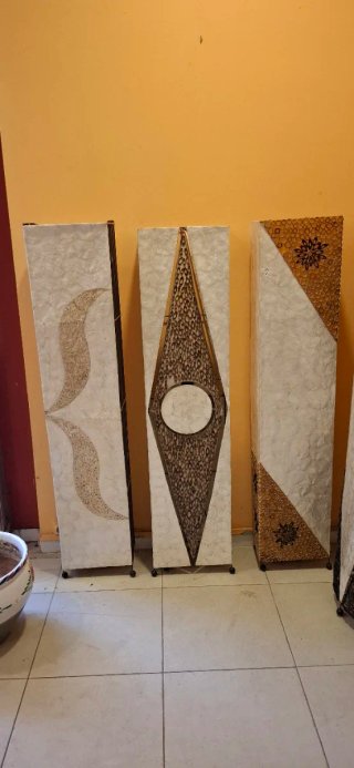 Lámparas de diseño beige y dorado