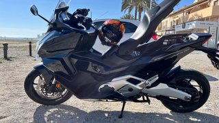 Honda Forza 750 Negra