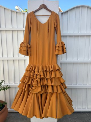Traje de flamenca amarillo mostaza
