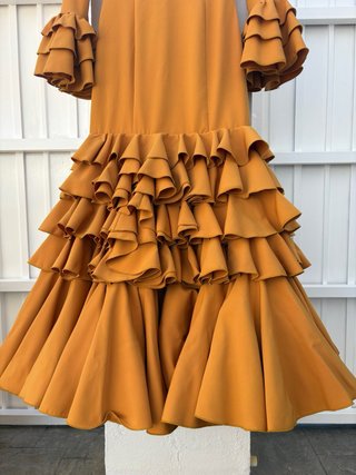 Traje de flamenca amarillo mostaza