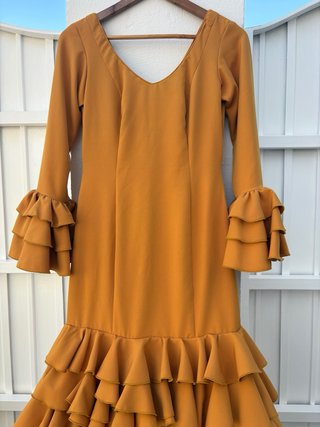 Traje de flamenca amarillo mostaza
