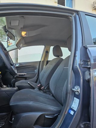Ford Fiesta 2015 distintivo C.  220000km