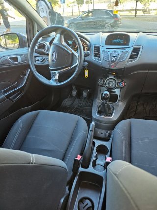 Ford Fiesta 2015 distintivo C.  220000km