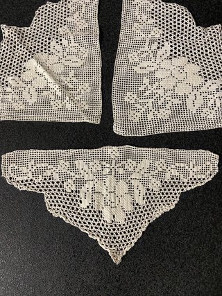 Cantos e centro em crochet branco
