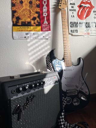 Guitarra Eléctrica Fender Squier 20G