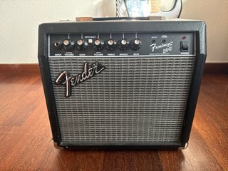 Guitarra Eléctrica Fender Squier 20G