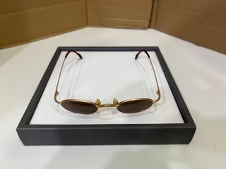 Gafas de sol ovaladas doradas