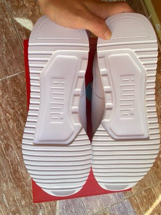 Zapatillas Puma Blancas y Amarillas