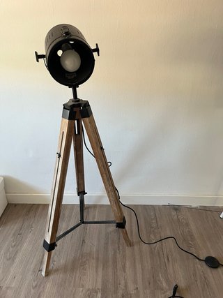 Lámpara de pie trípode