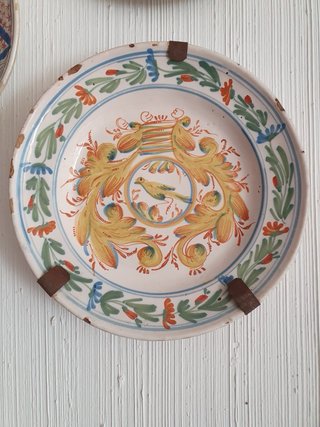 Platos decorativos pájaros estilo catalán.
