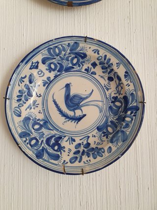 Platos decorativos pájaros estilo catalán.