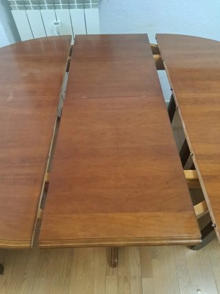 Mesa redonda extensible madera + 4 sillas polipiel