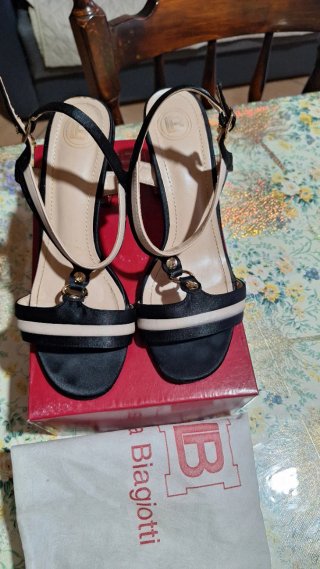 Laura Biagiotti sandali tacco beige/nero