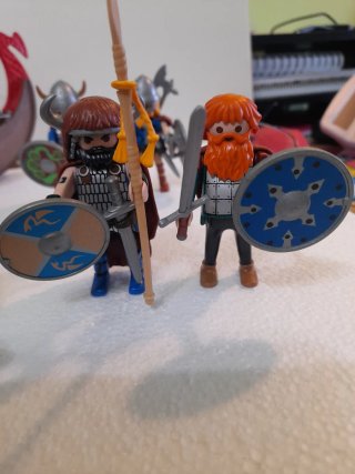 Playmobil Vikingos con Escudos y Hacha