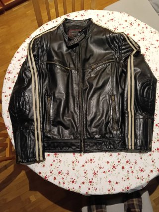 Cazadora de piel negra talla 56
