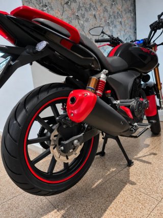 Keeway RKV 125cc Negra y Roja