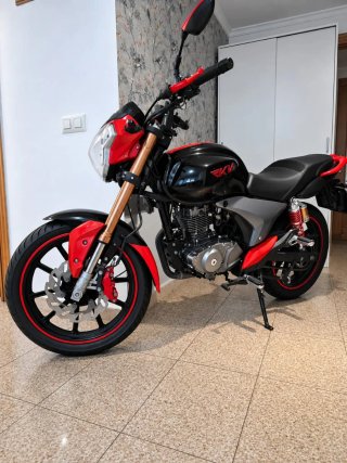 Keeway RKV 125cc Negra y Roja