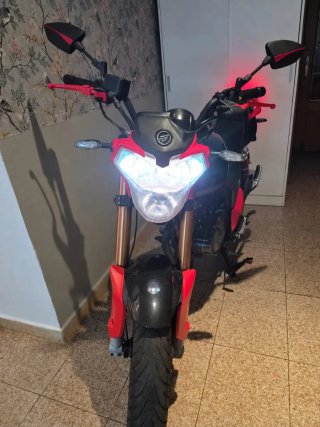Keeway RKV 125cc Negra y Roja