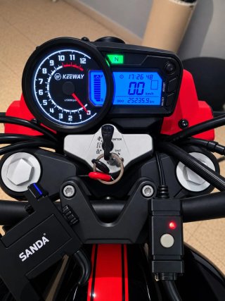 Keeway RKV 125cc Negra y Roja