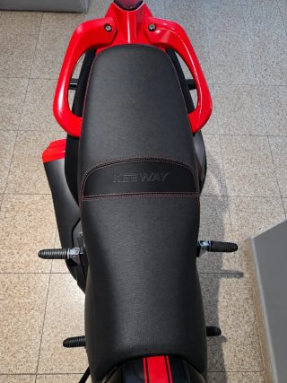 Keeway RKV 125cc Negra y Roja