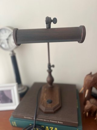 Lámpara de escritorio regulable
