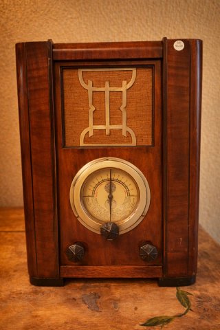 Radio BAYONA Art Déco Válvulas