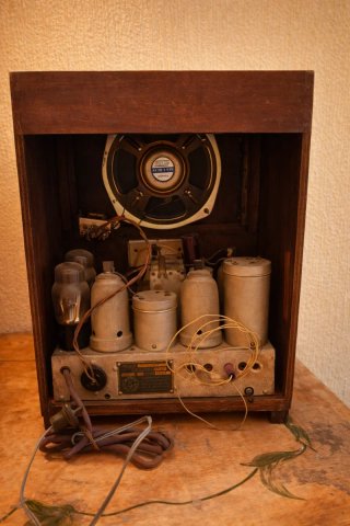 Radio BAYONA Art Déco Válvulas