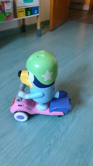 Bluey Patinete Moto Interactiva Juguete
