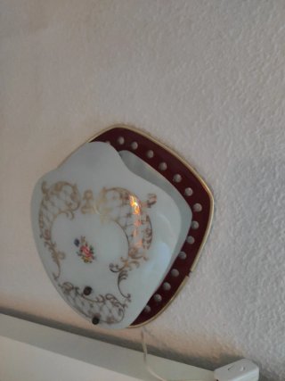 Lámpara de pared de metal y cristal