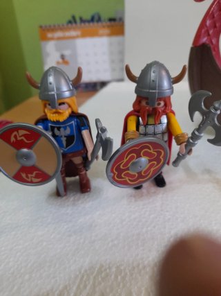 Playmobil Vikingos con Escudos y Hachas