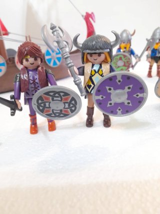 Playmobil Vikingos con Escudos y Hachas