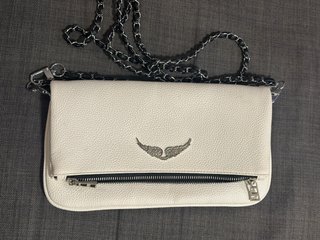 Bolso de mano blanco con cadena. Zadig