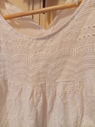 Camiseta tirantes blanca bordada
