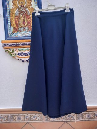 Falda larga capa niña azul.