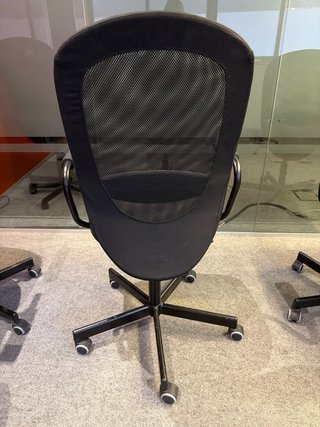 Silla de oficina ajustable en altura