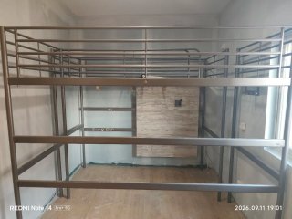 Cama alta SVÄRTA IKEA metálica gris